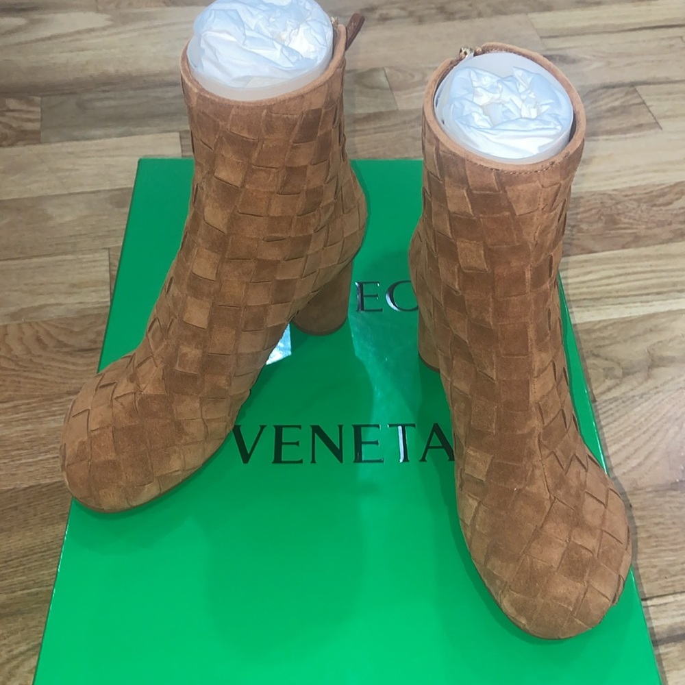 BOTTEGA VENETA Caramel suede Atomic ankle boots